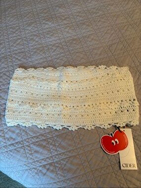 Cider NWT and Cream Crochet Strapless Bandeau Top